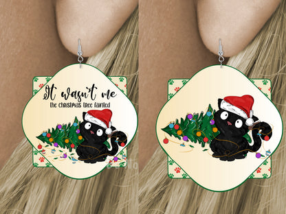 Funny Christmas Cat Door Sign PNG, It Wasn't Me the tree fainted Quatrefoil Door Sign Digital Download for Sublimation, Door Hanger PNG