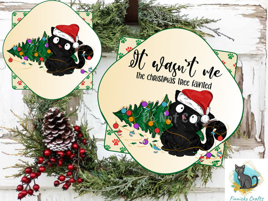 Funny Christmas Cat Door Sign PNG, It Wasn't Me the tree fainted Quatrefoil Door Sign Digital Download for Sublimation, Door Hanger PNG