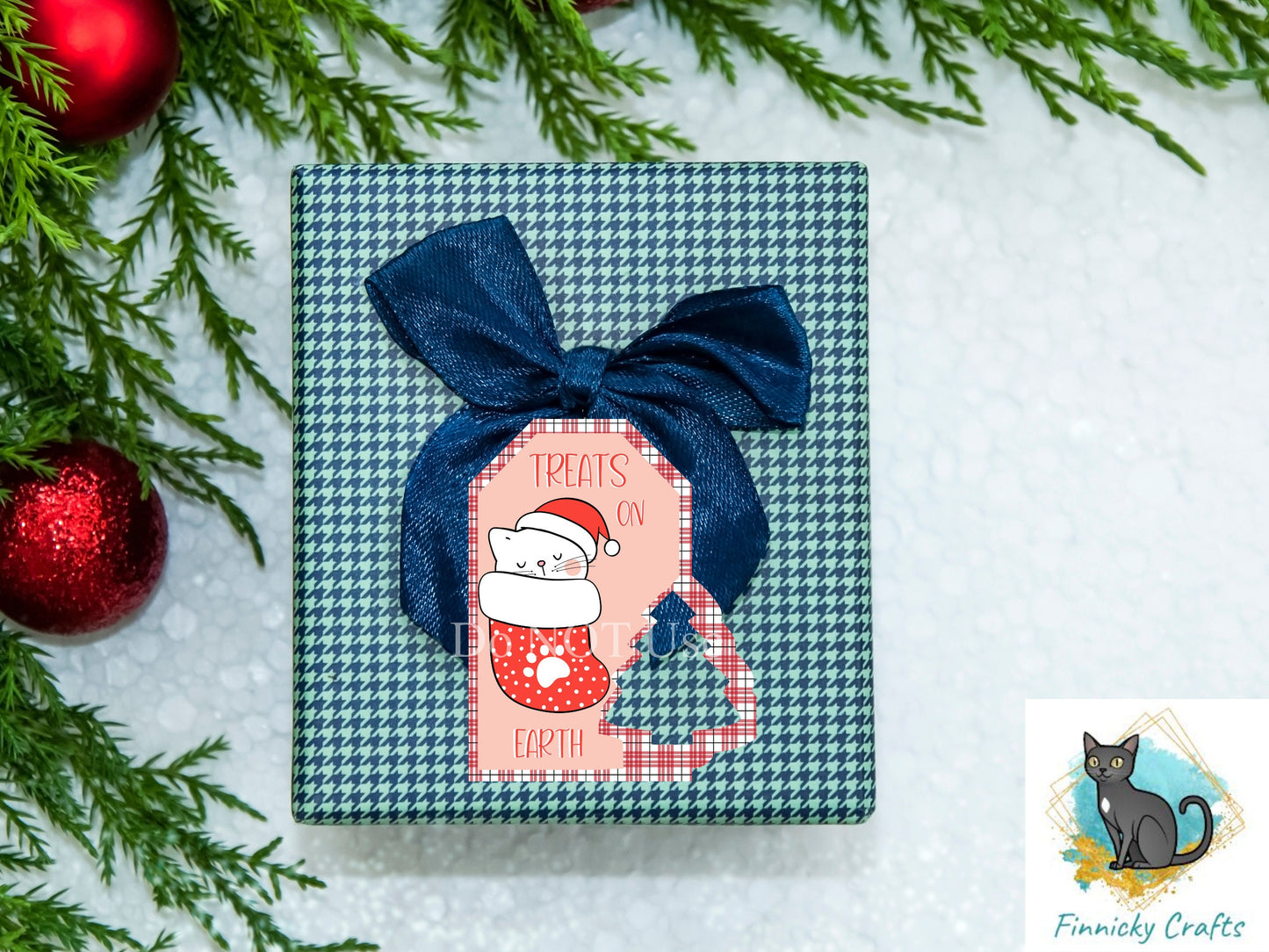 Treats on Earth Cat Tag with Tree Christmas Design png